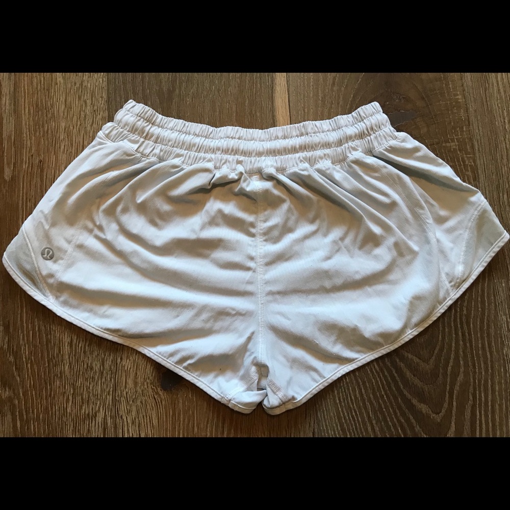 PERFECT CONDITION 2.5 inseam sz 4 lululemon shorts